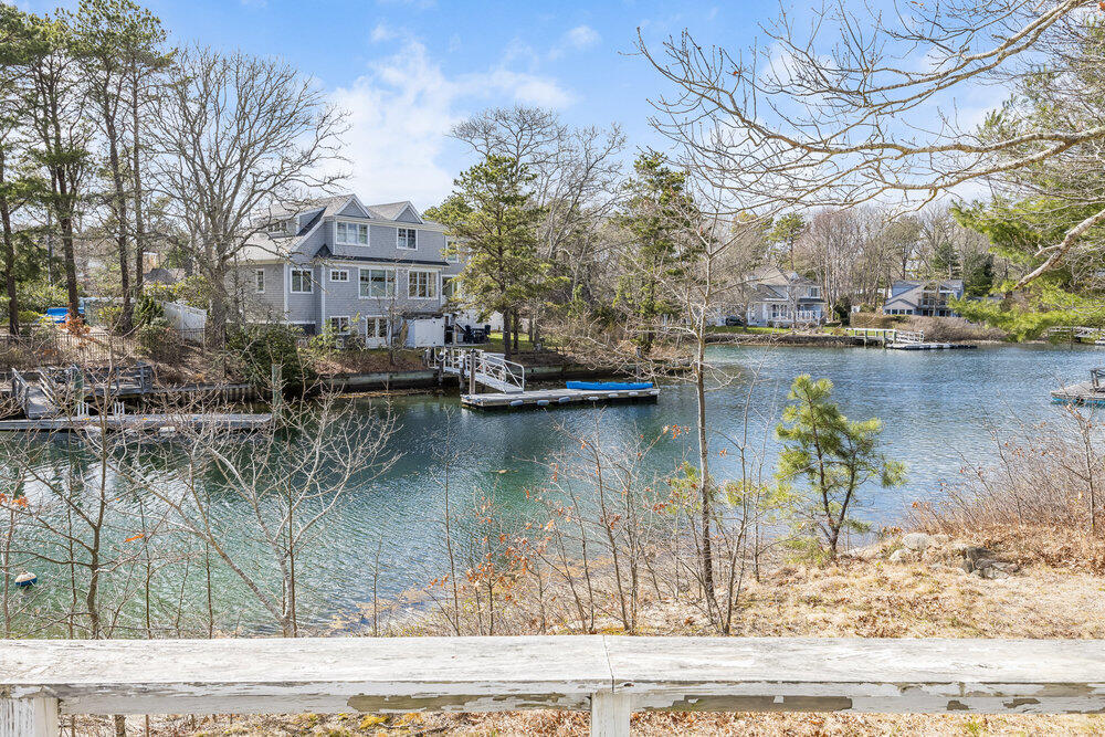 24 Spoondrift Way Mashpee MA 02649