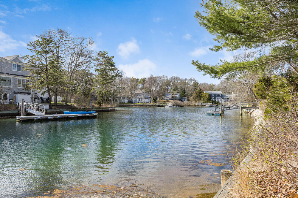 24 Spoondrift Way Mashpee MA 02649