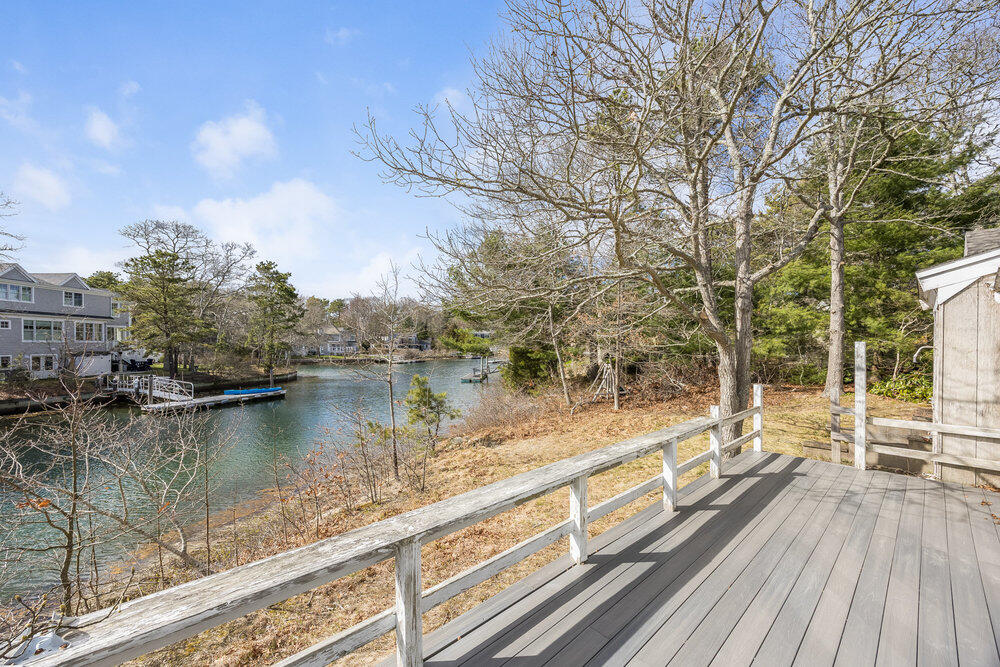 24 Spoondrift Way Mashpee MA 02649