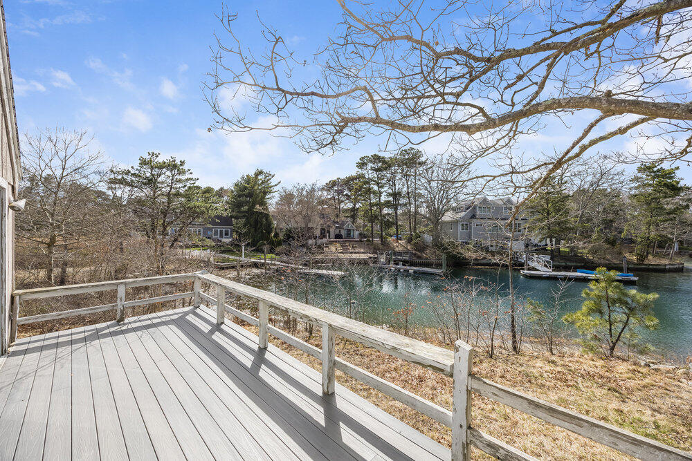 24 Spoondrift Way Mashpee MA 02649