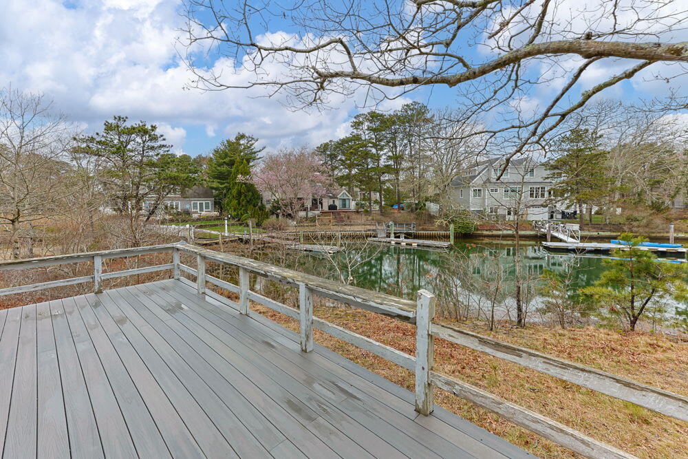 24 Spoondrift Way Mashpee MA 02649