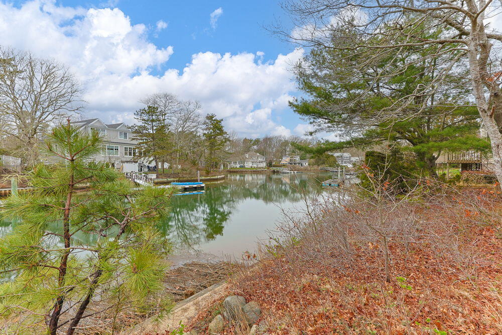 24 Spoondrift Way Mashpee MA 02649