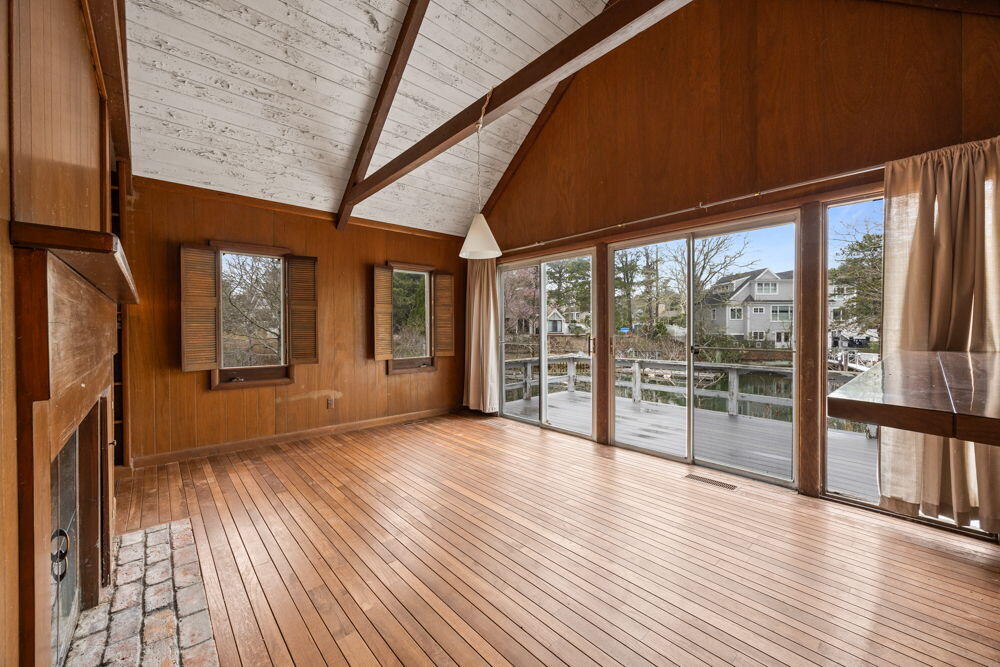 24 Spoondrift Way Mashpee MA 02649