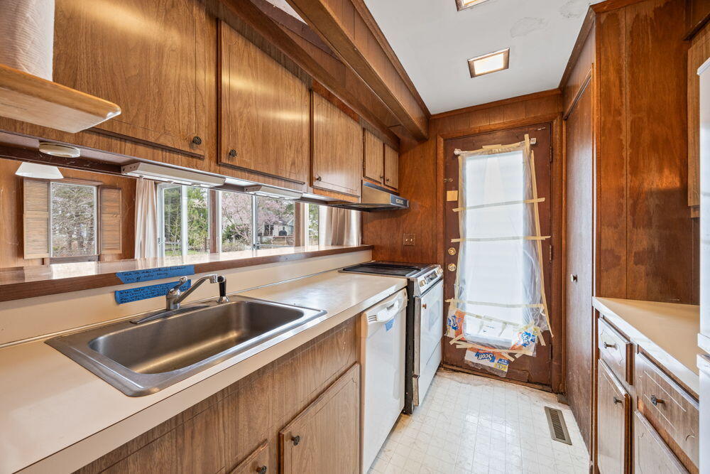 24 Spoondrift Way Mashpee MA 02649