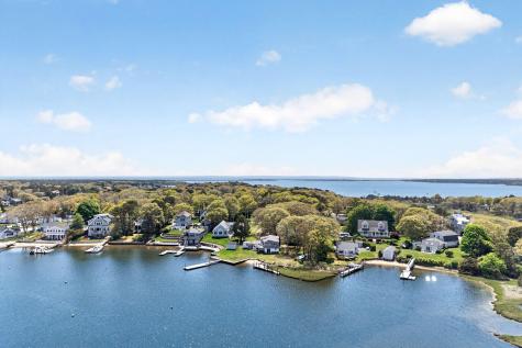 11 Clamshell Lane Mashpee MA 02649