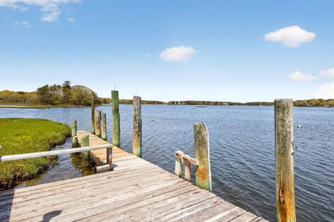 11 Clamshell Lane Mashpee MA 02649