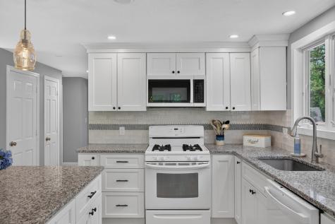 25 Marthas Lane MA 02645