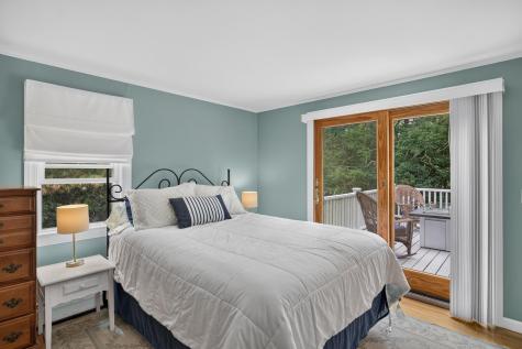 25 Marthas Lane MA 02645