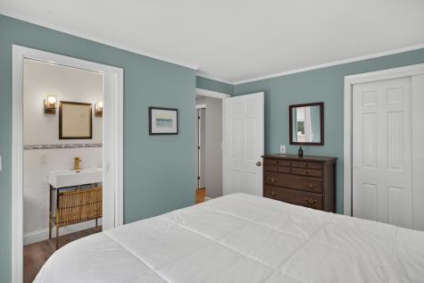 25 Marthas Lane MA 02645