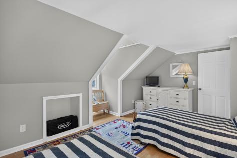 25 Marthas Lane MA 02645