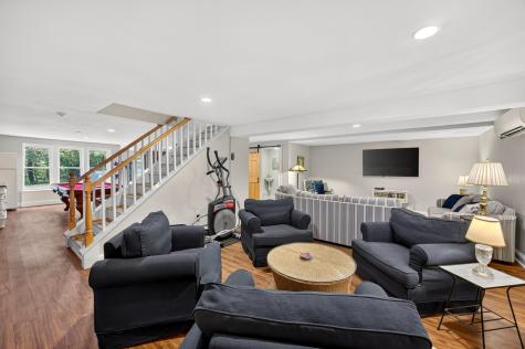 25 Marthas Lane MA 02645