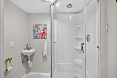25 Marthas Lane MA 02645