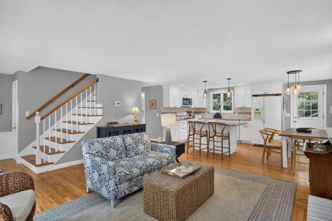 25 Marthas Lane MA 02645