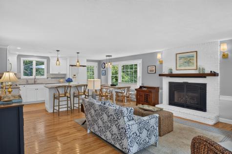 25 Marthas Lane MA 02645