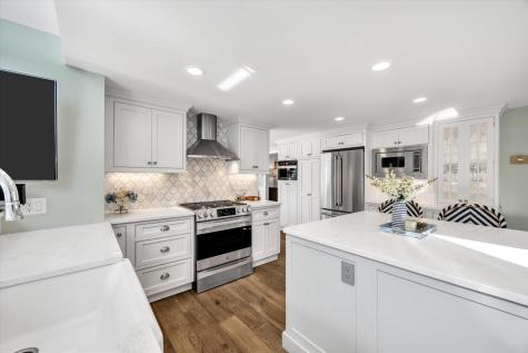 37 Stony Way Dennis MA 02641