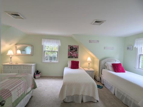 32 Apple Lane Dennis MA 02638