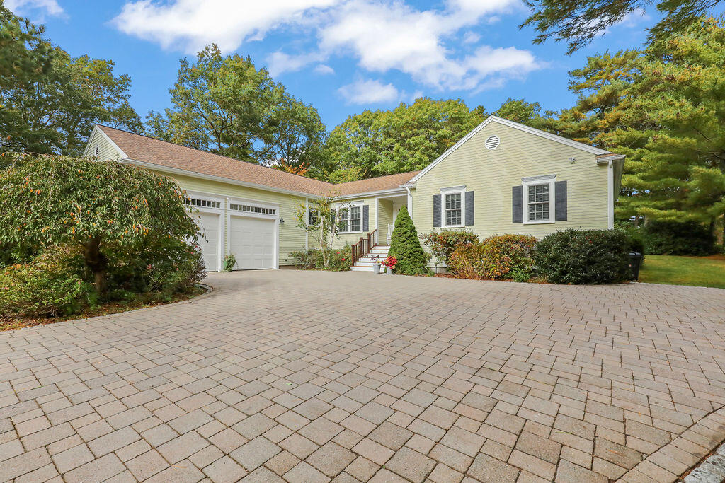 320 Quinaquisset Avenue Mashpee MA 02649