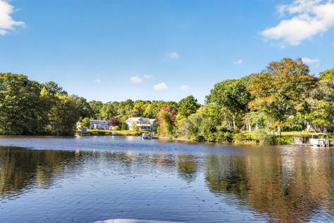 103 James Circle Mashpee MA 02649