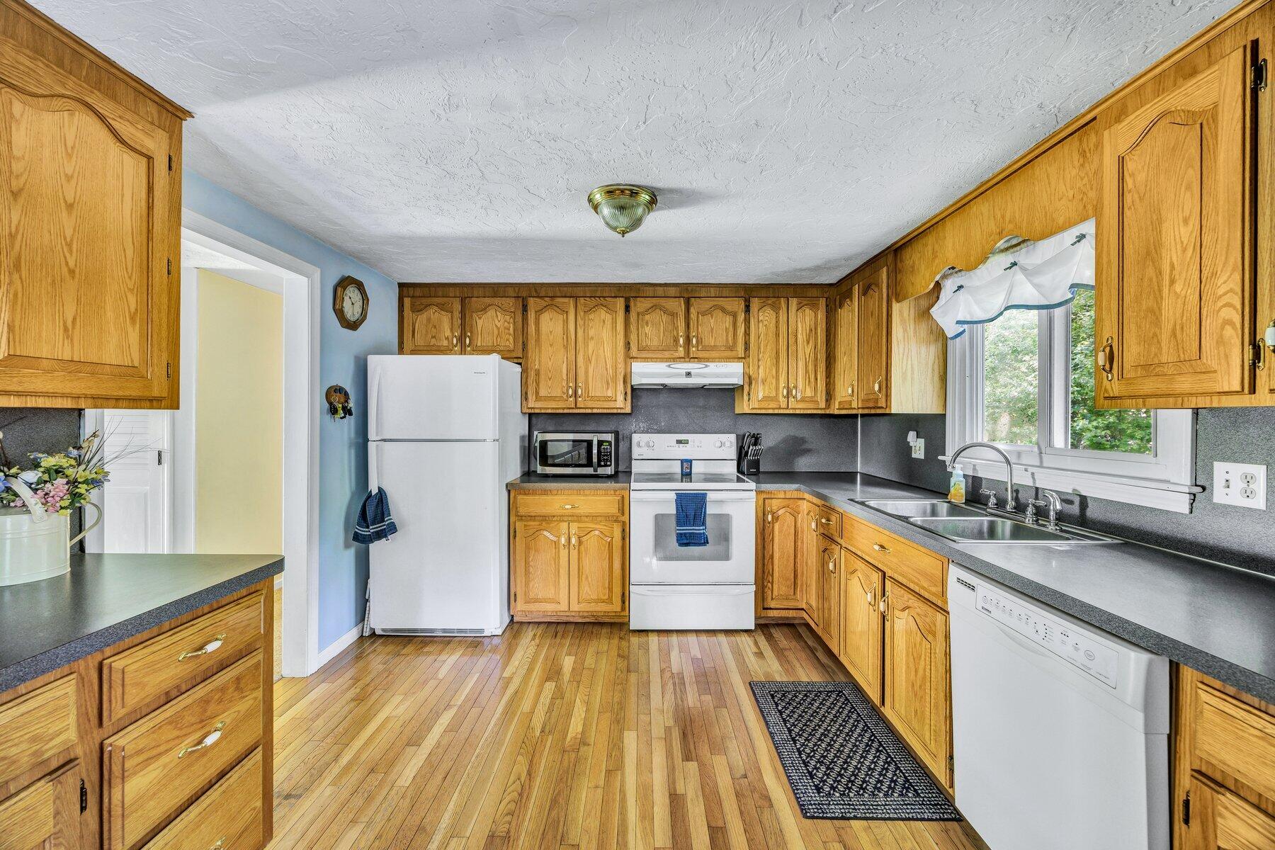 6 Woodvale Avenue Plymouth MA 02360