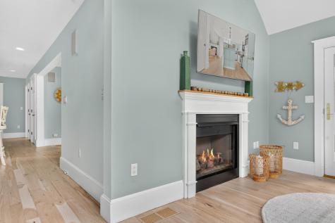 90 Log Cabin Road MA 02642