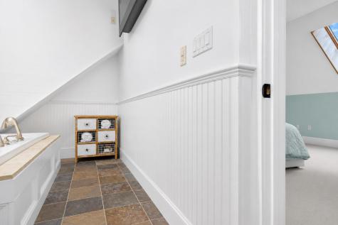 90 Log Cabin Road MA 02642