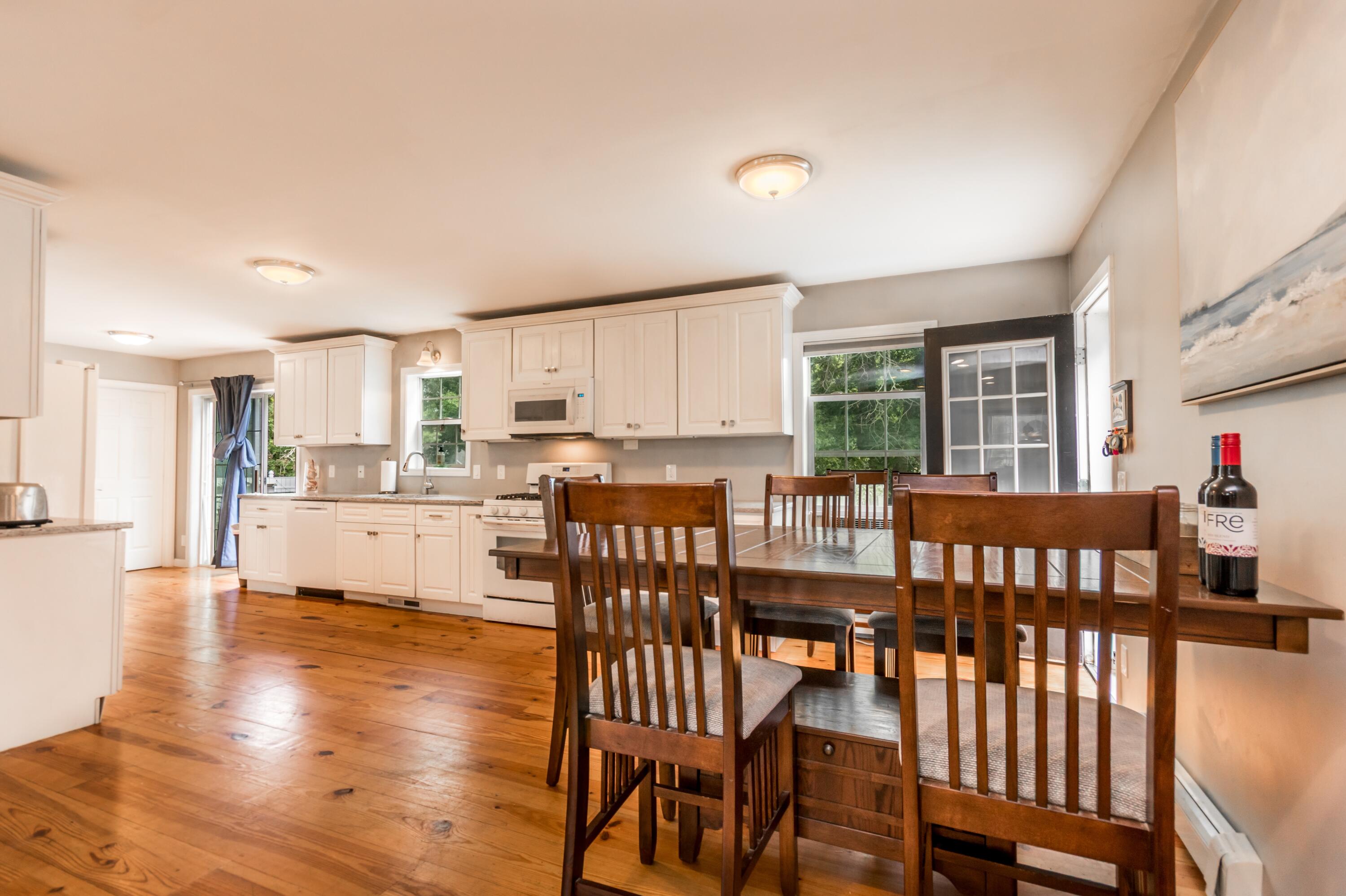 8 Hampden Road Teaticket MA 02536