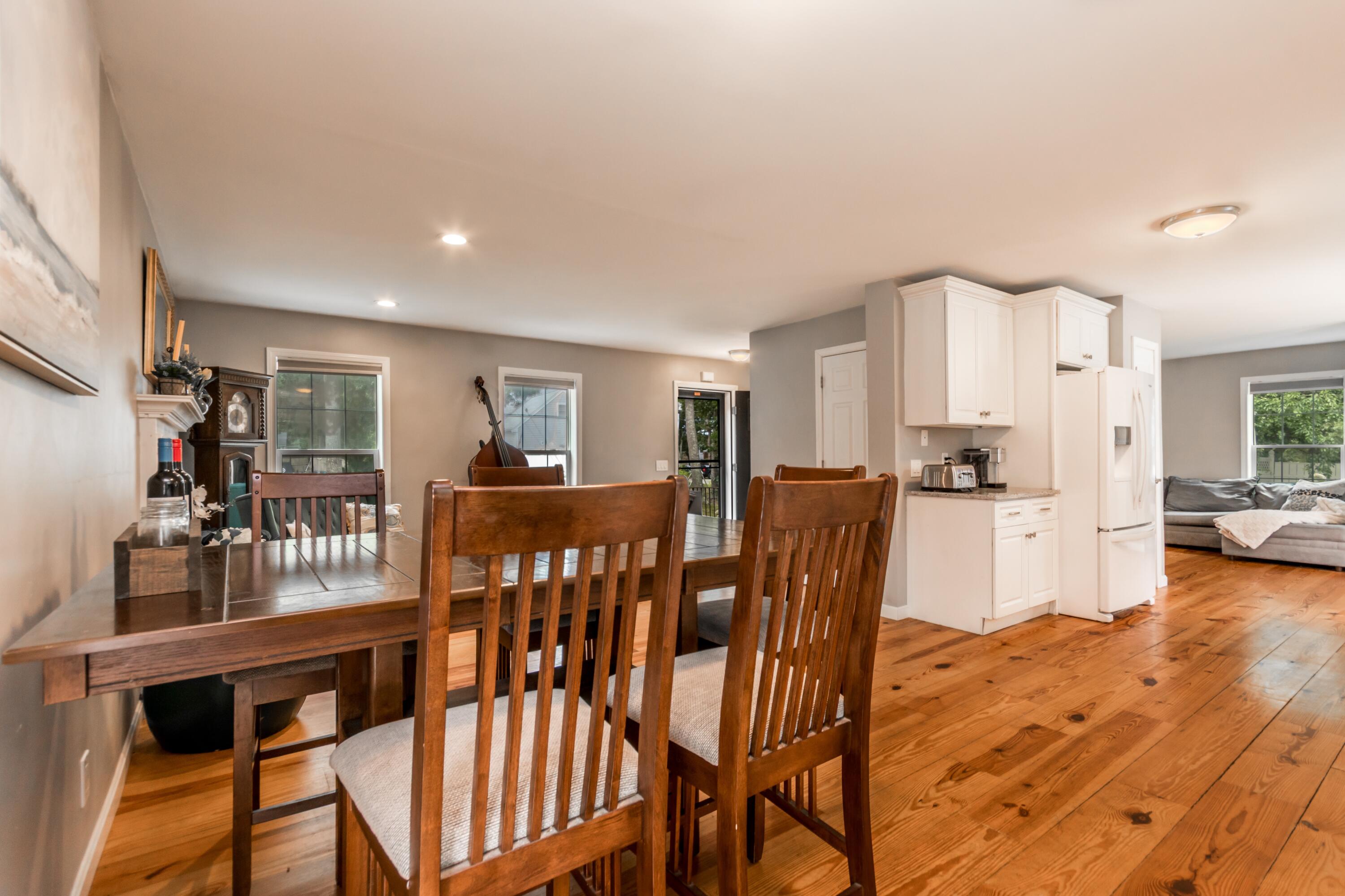 8 Hampden Road Teaticket MA 02536