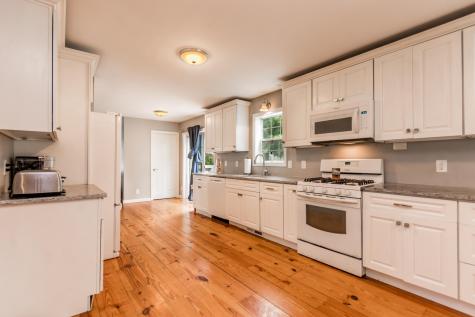 8 Hampden Road Teaticket MA 02536