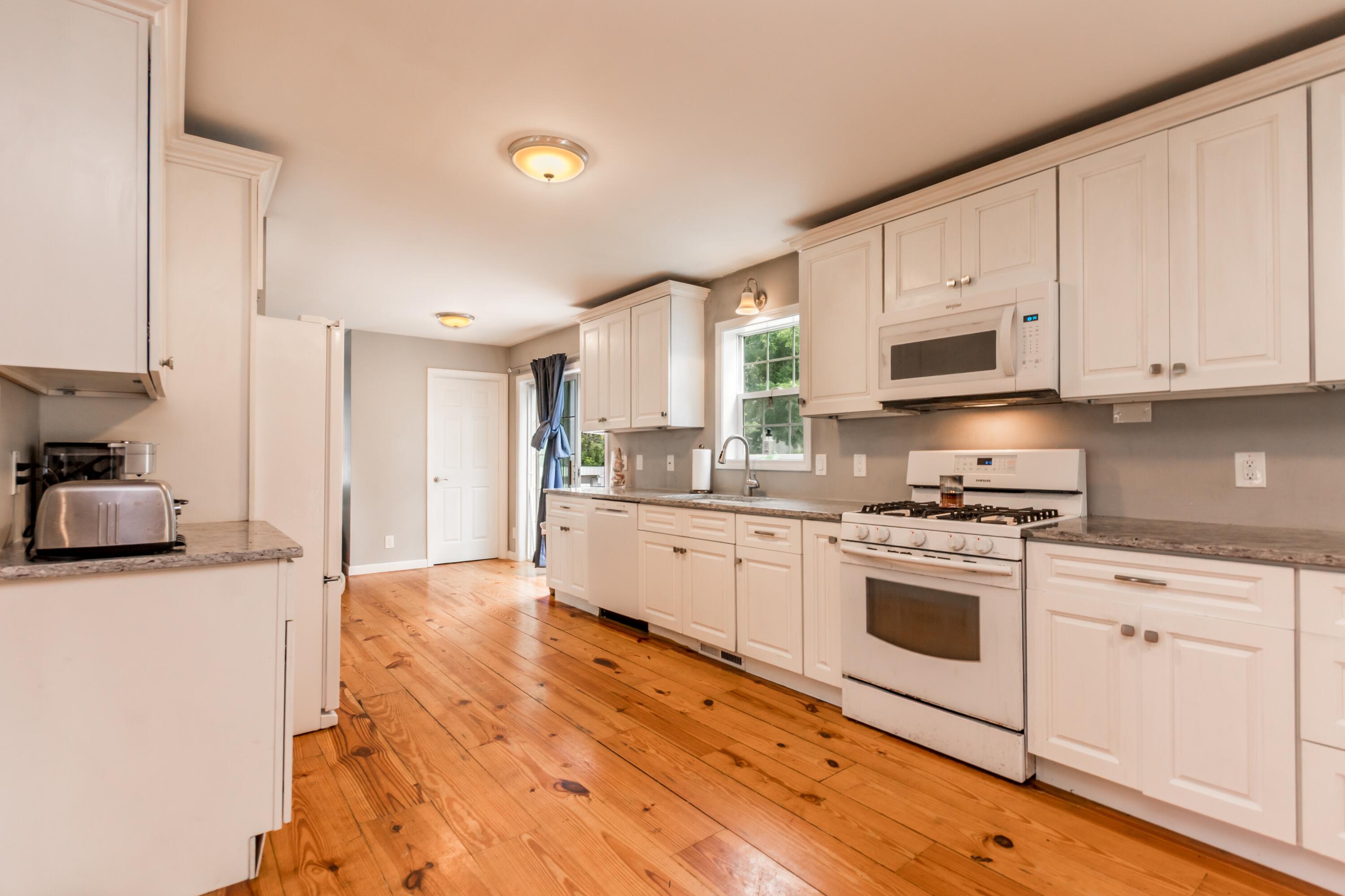 8 Hampden Road Teaticket MA 02536