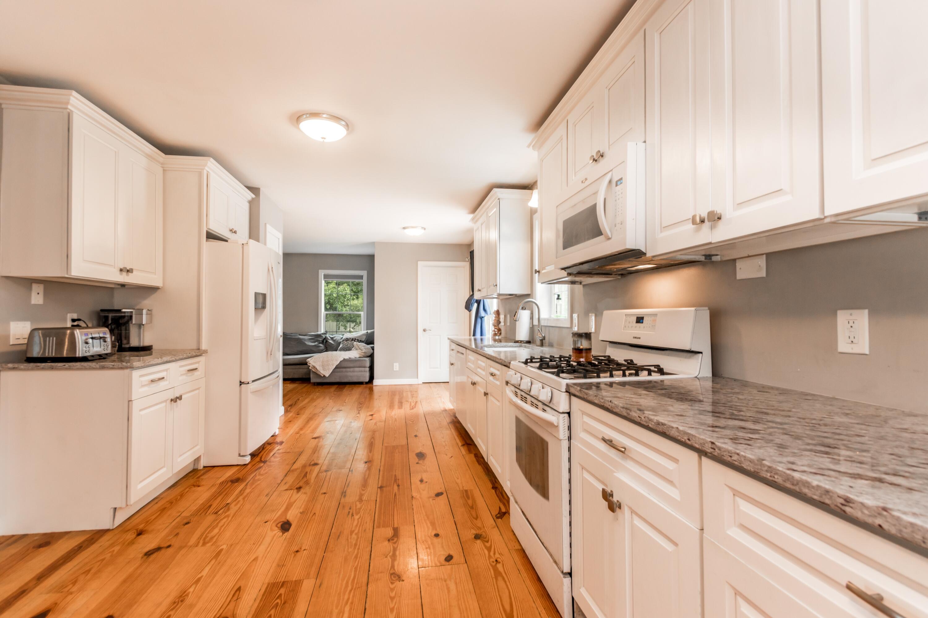 8 Hampden Road Teaticket MA 02536