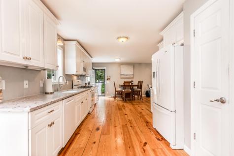 8 Hampden Road Teaticket MA 02536
