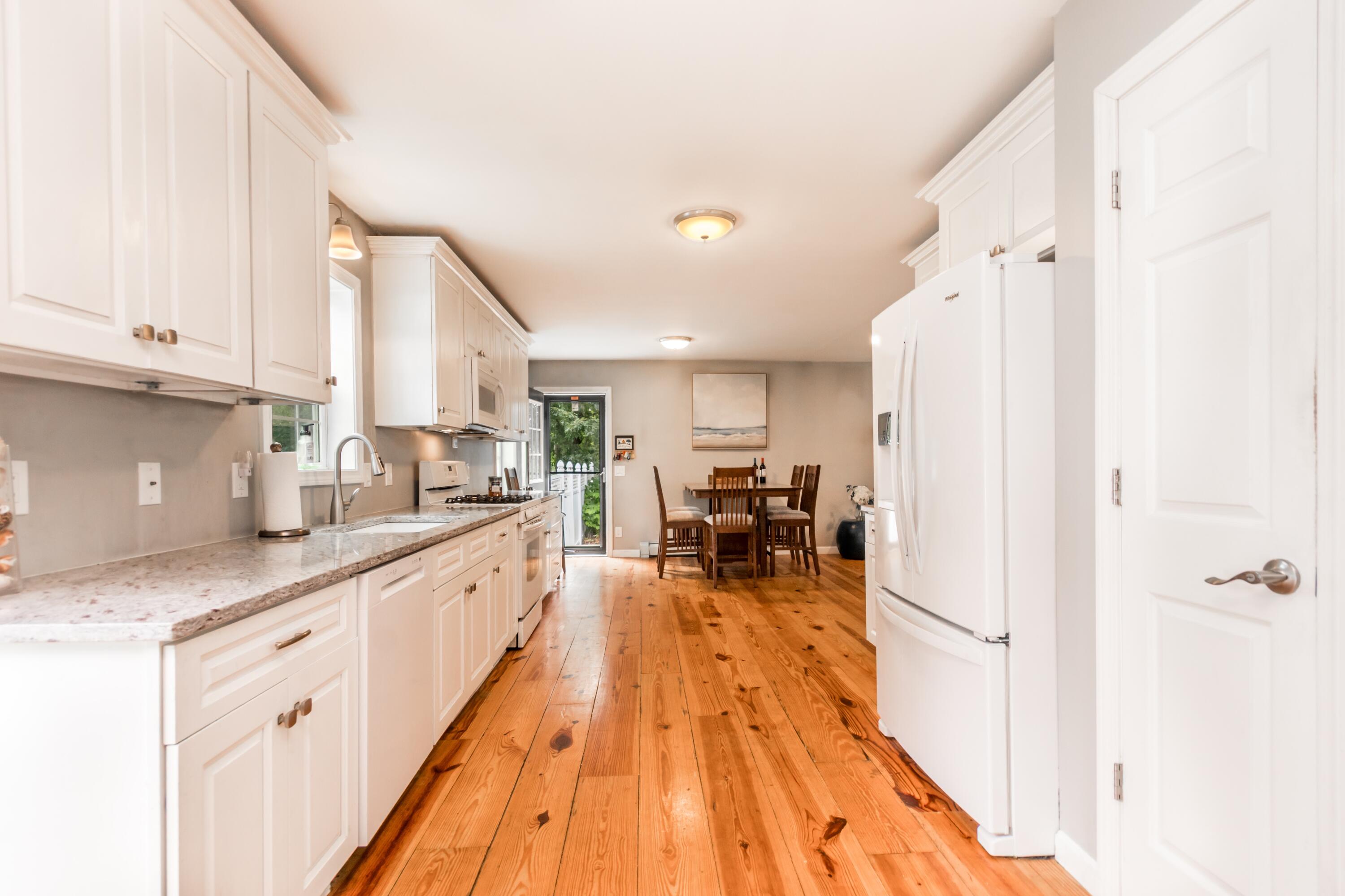 8 Hampden Road Teaticket MA 02536