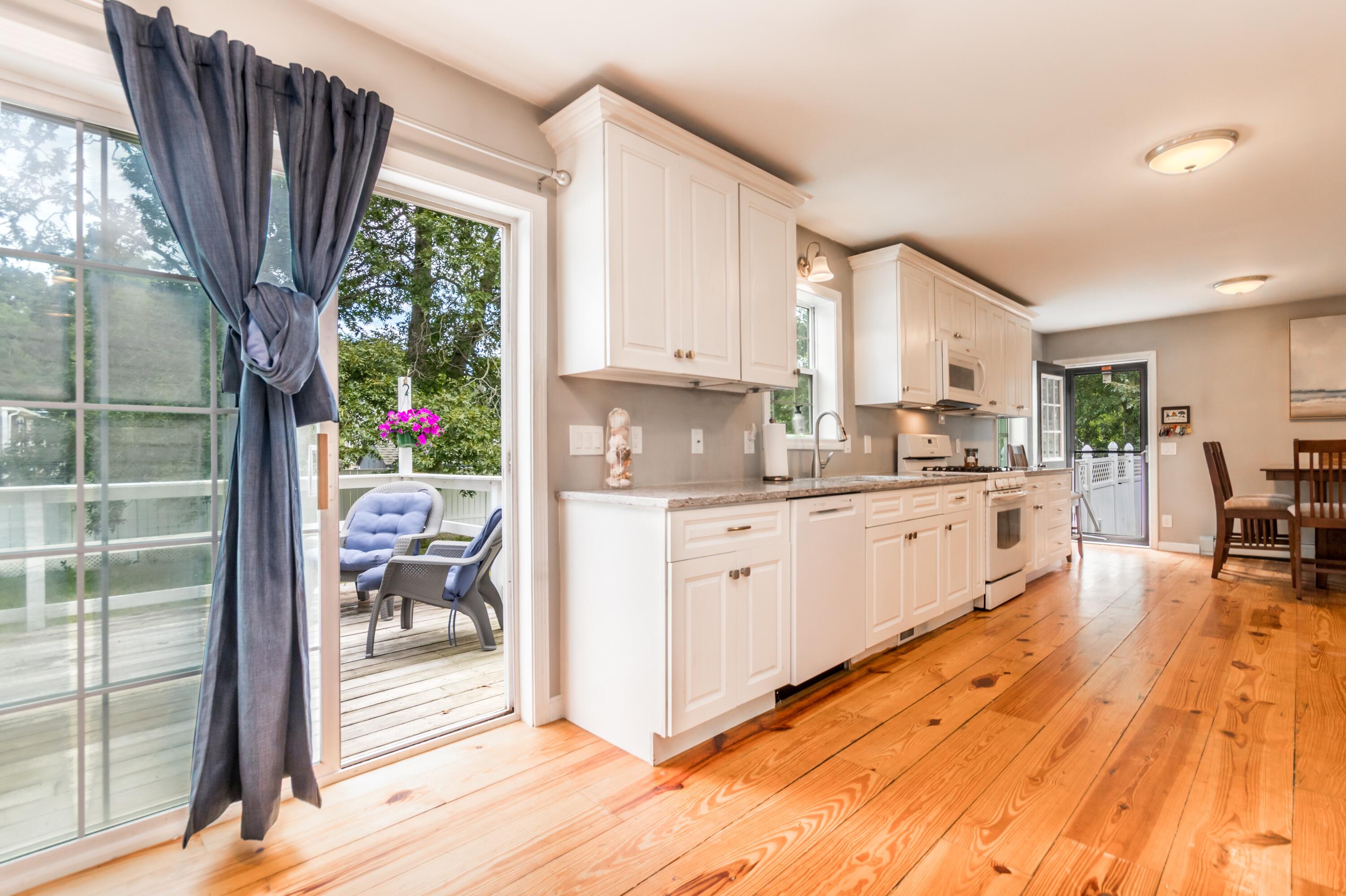 8 Hampden Road Teaticket MA 02536