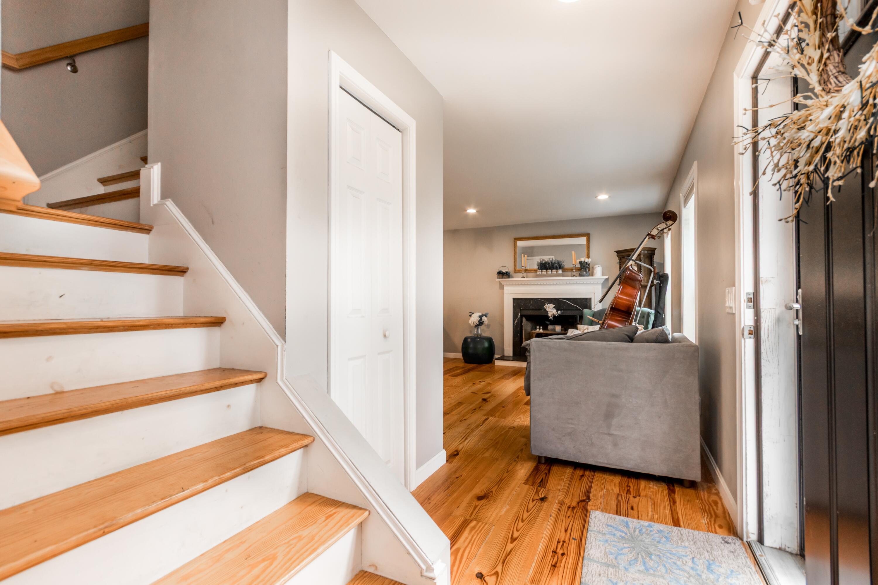 8 Hampden Road Teaticket MA 02536