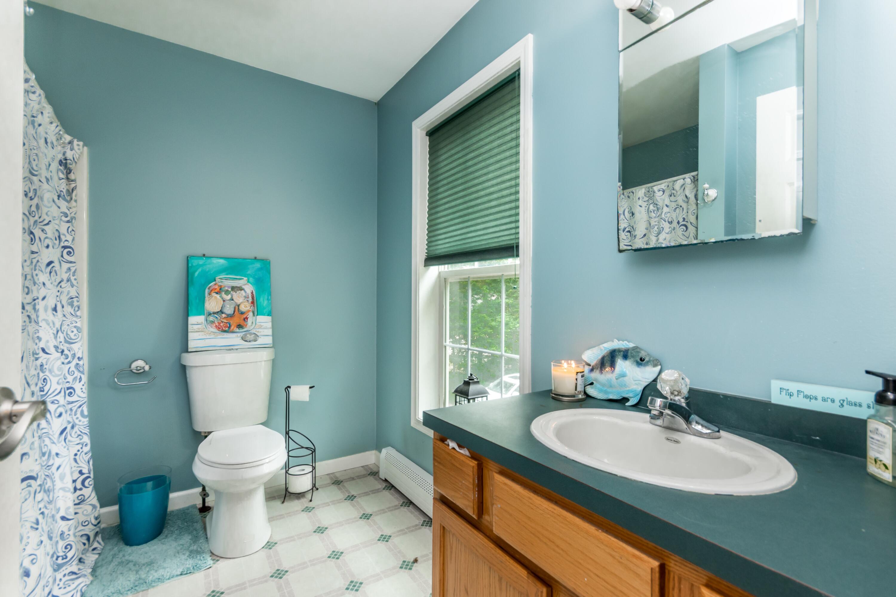 8 Hampden Road Teaticket MA 02536