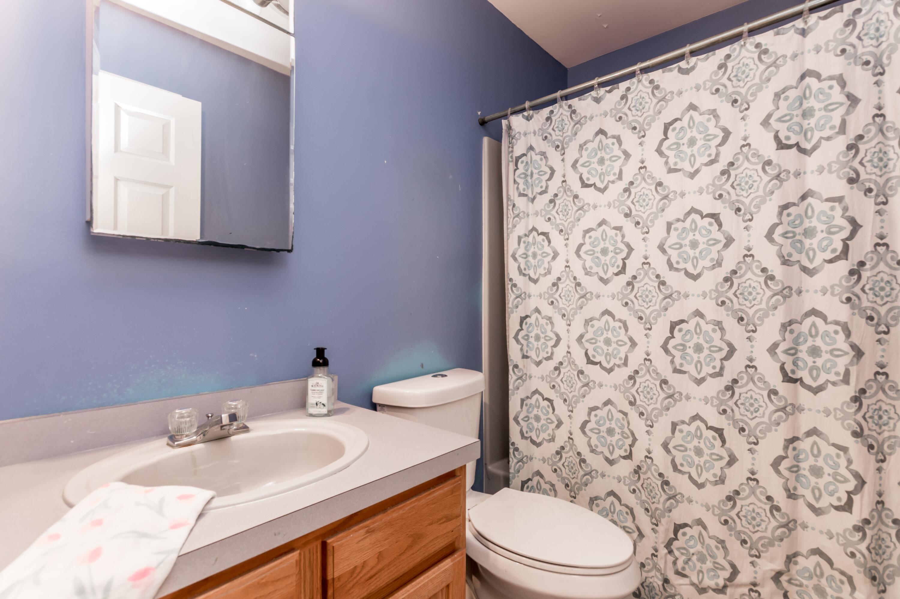 8 Hampden Road Teaticket MA 02536