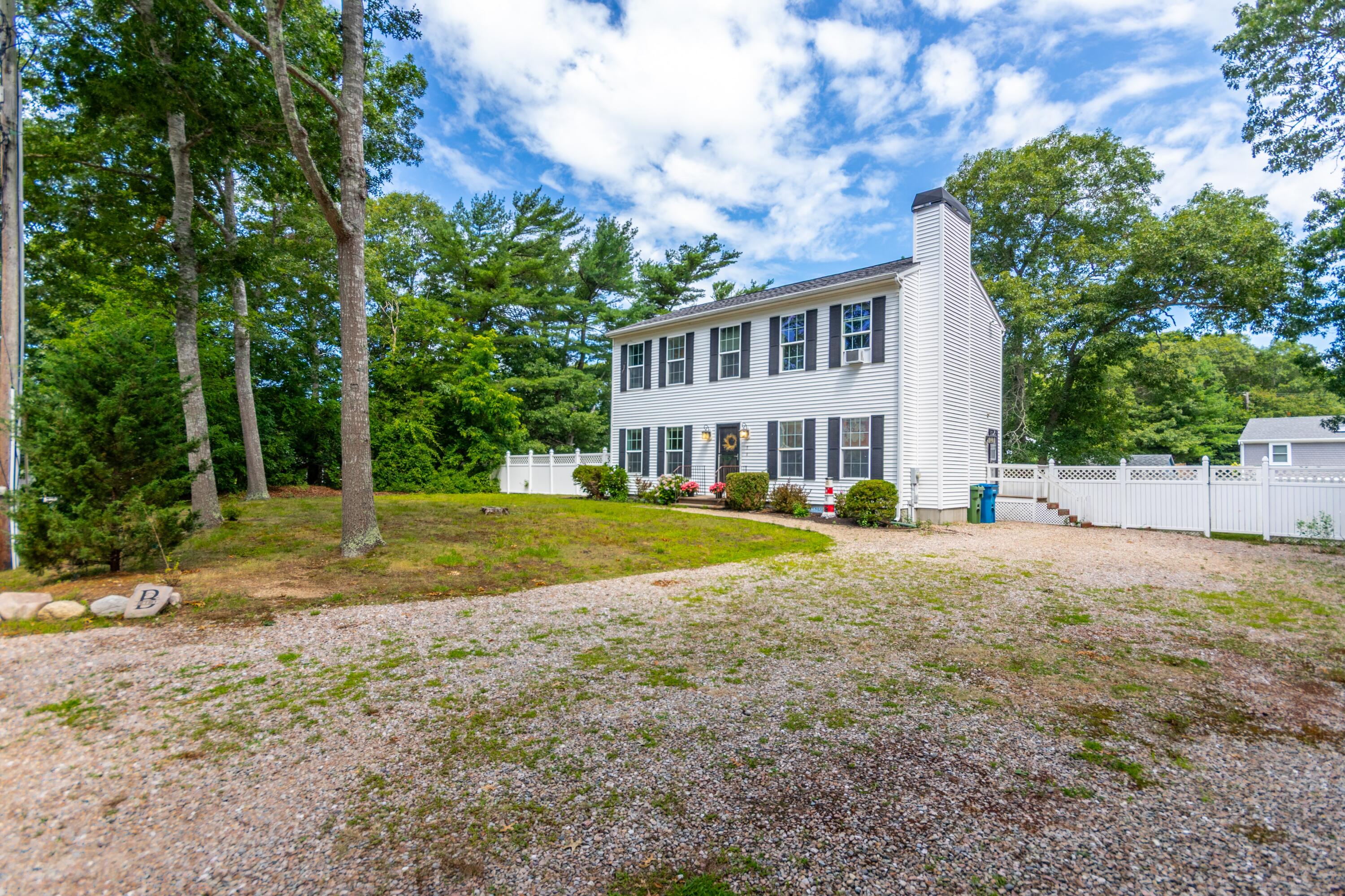 8 Hampden Road Teaticket MA 02536