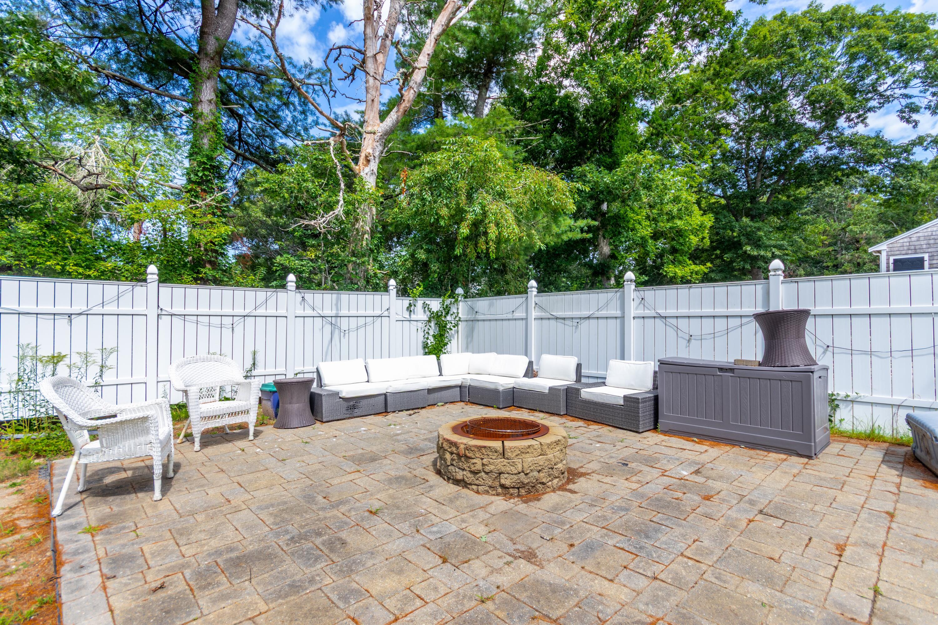 8 Hampden Road Teaticket MA 02536