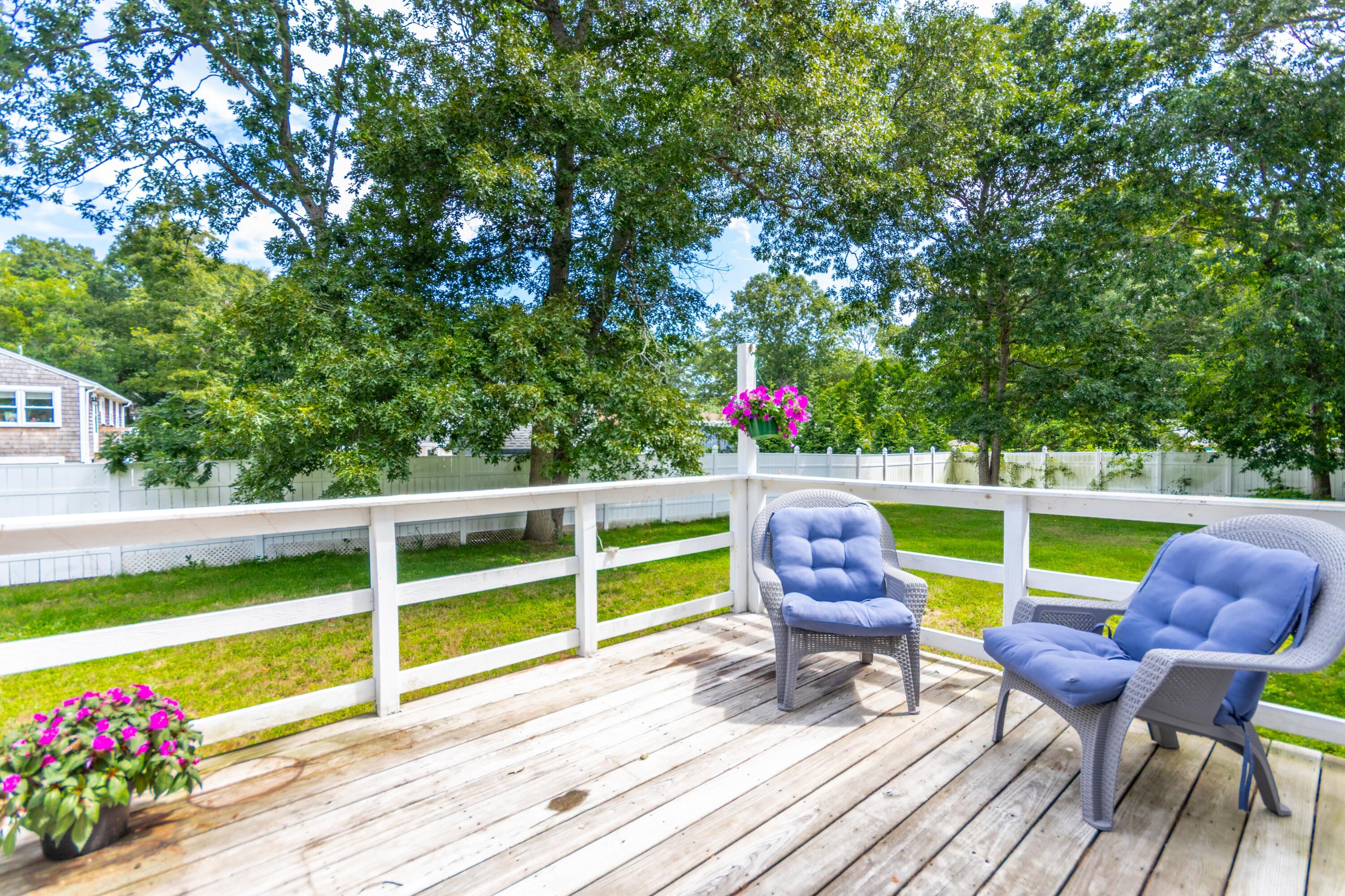 8 Hampden Road Teaticket MA 02536
