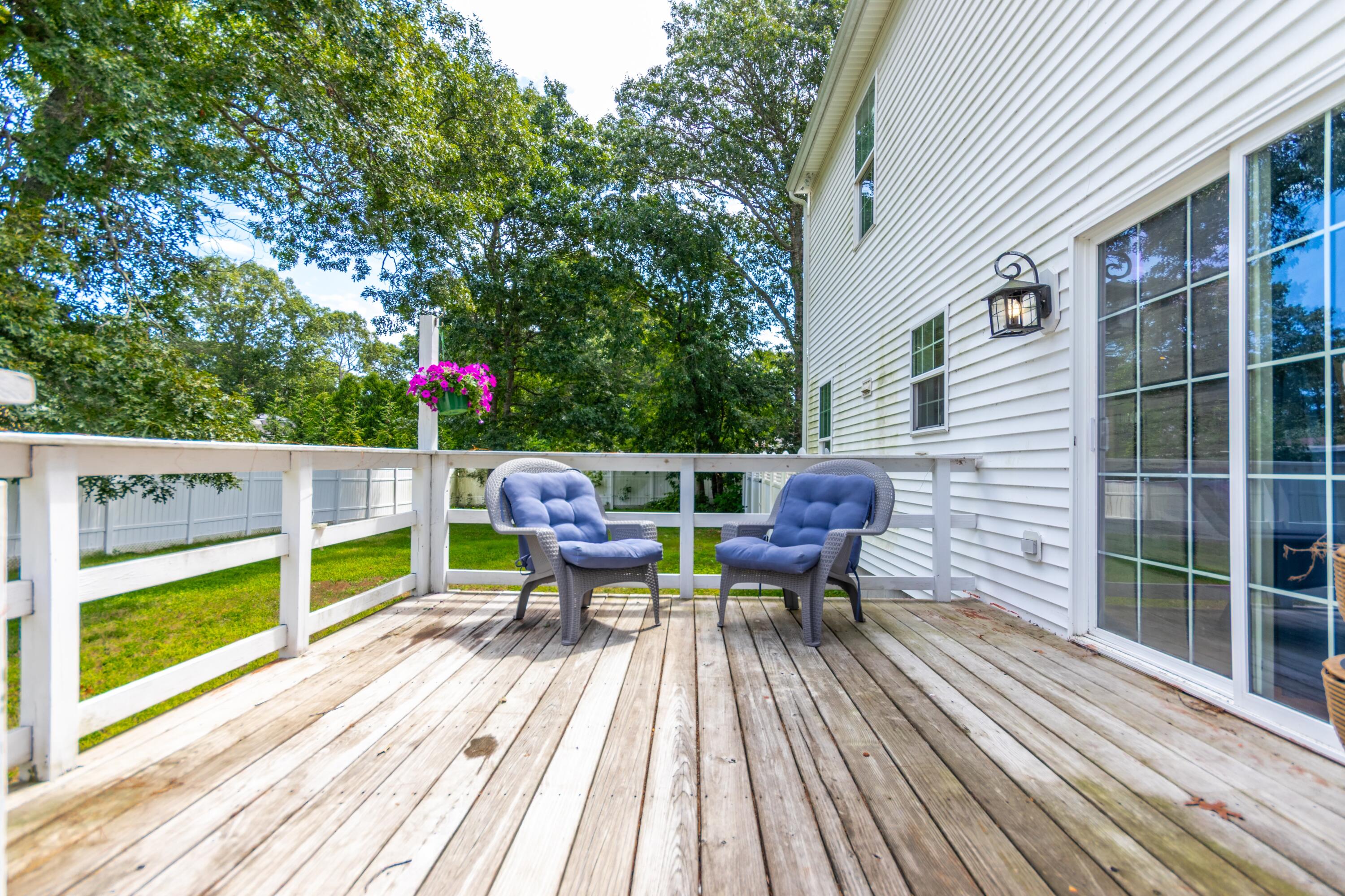 8 Hampden Road Teaticket MA 02536