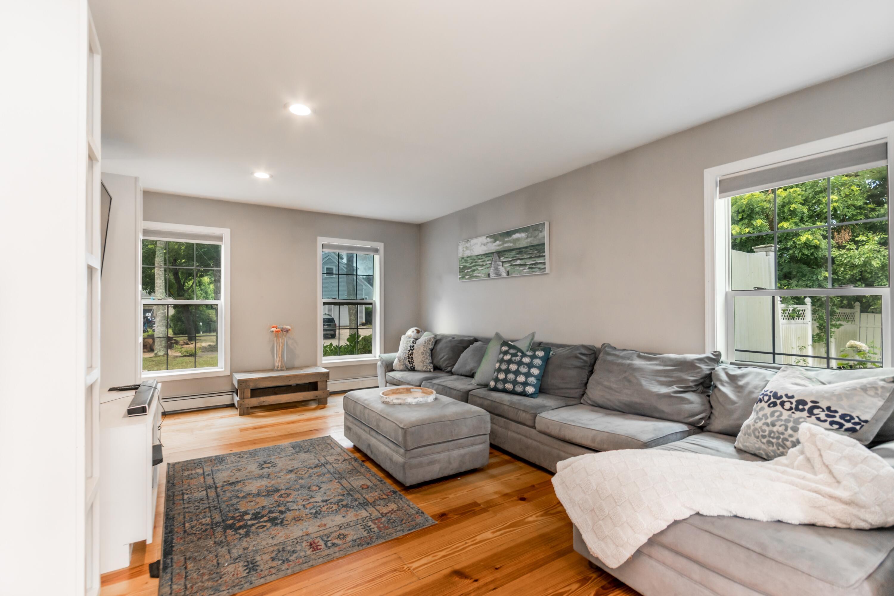 8 Hampden Road Teaticket MA 02536