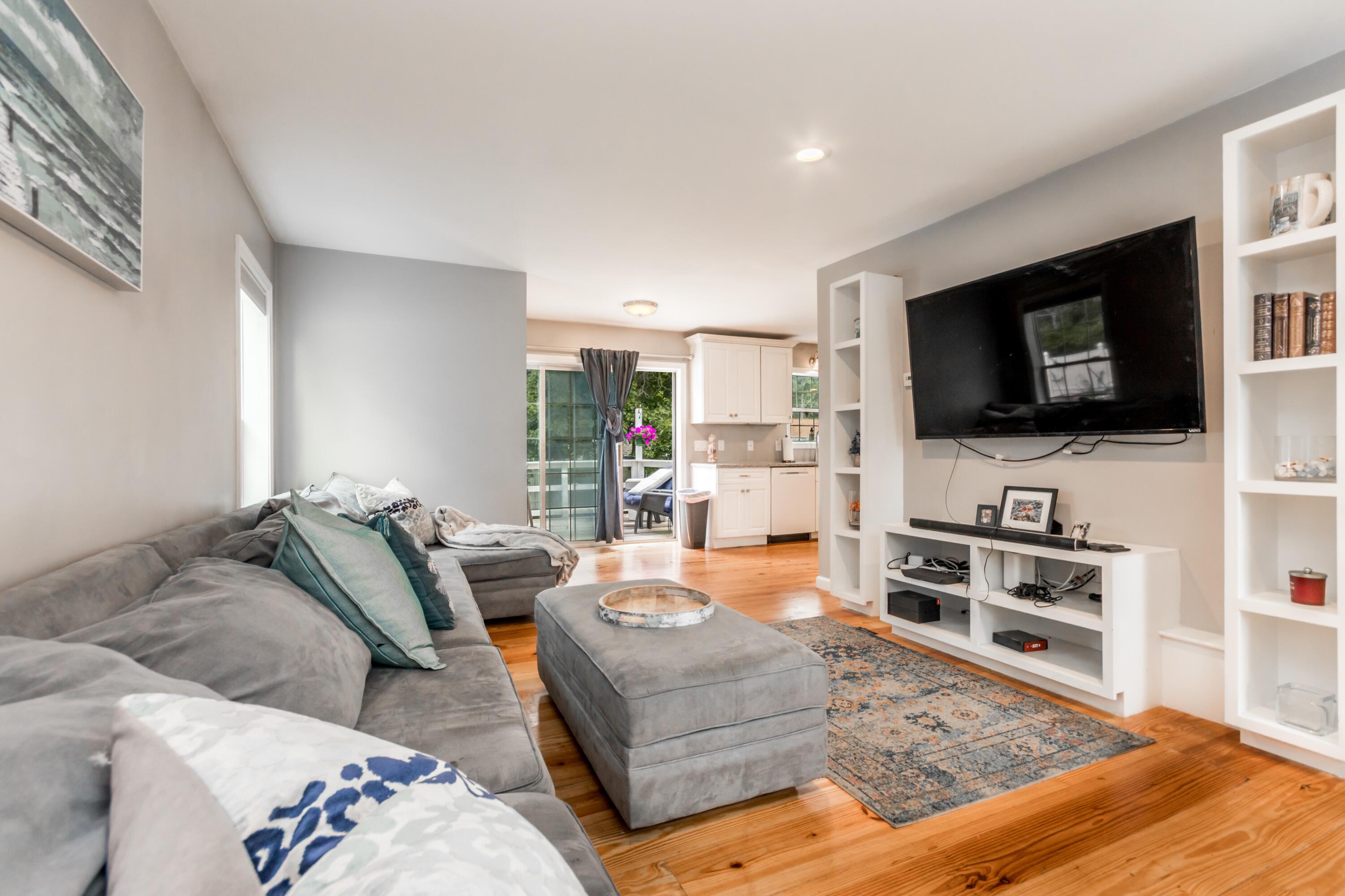 8 Hampden Road Teaticket MA 02536