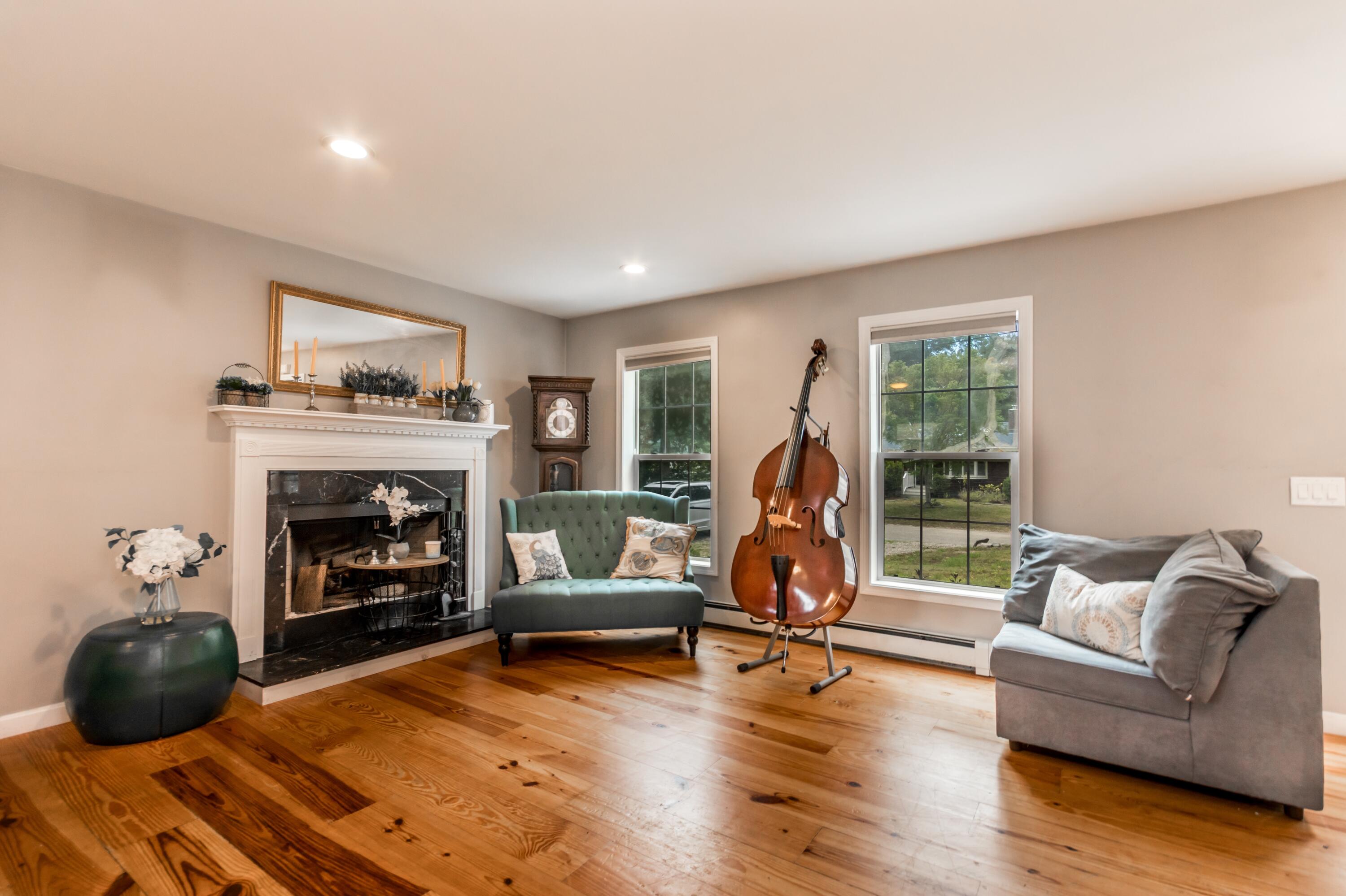 8 Hampden Road Teaticket MA 02536