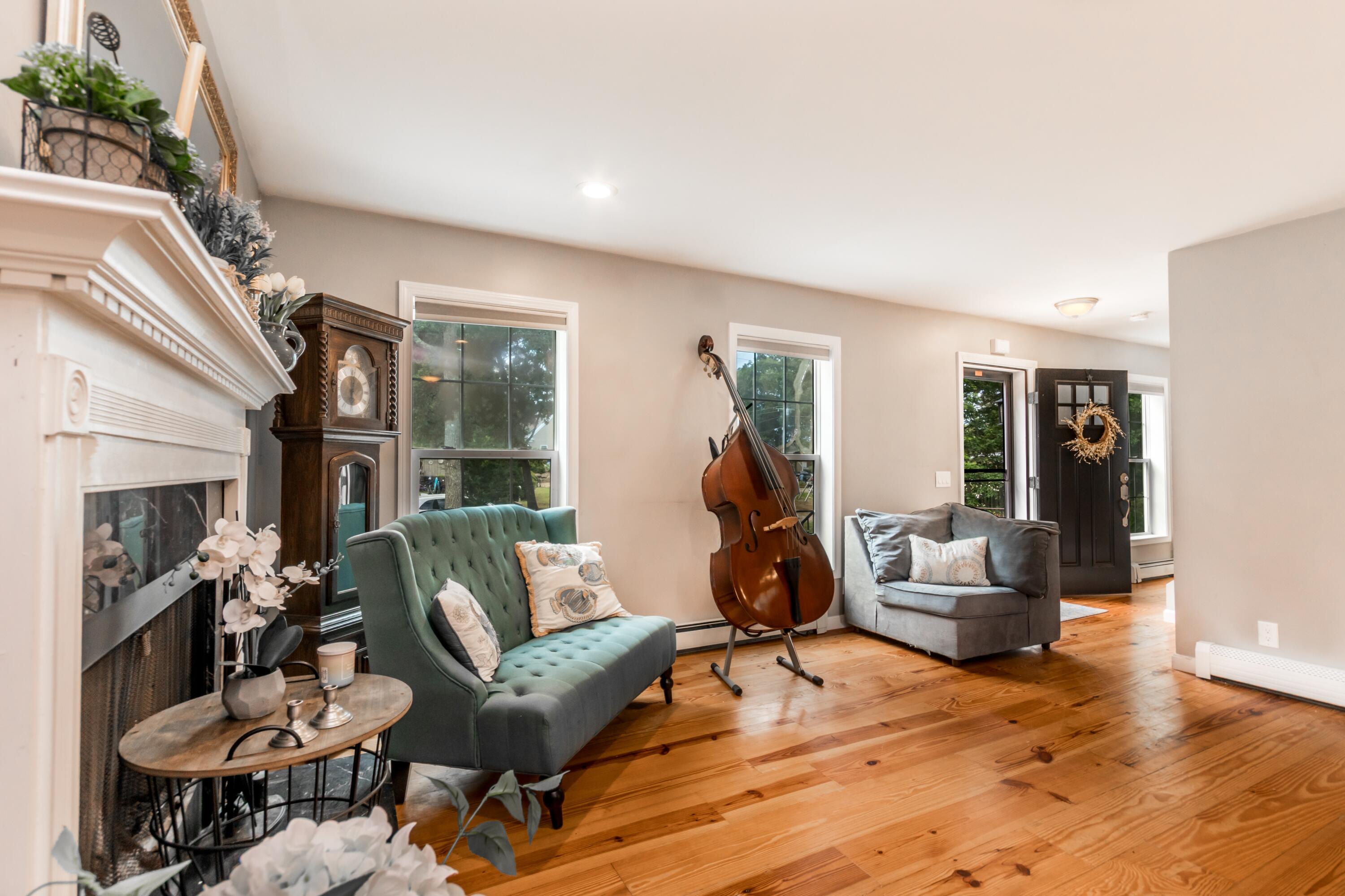 8 Hampden Road Teaticket MA 02536