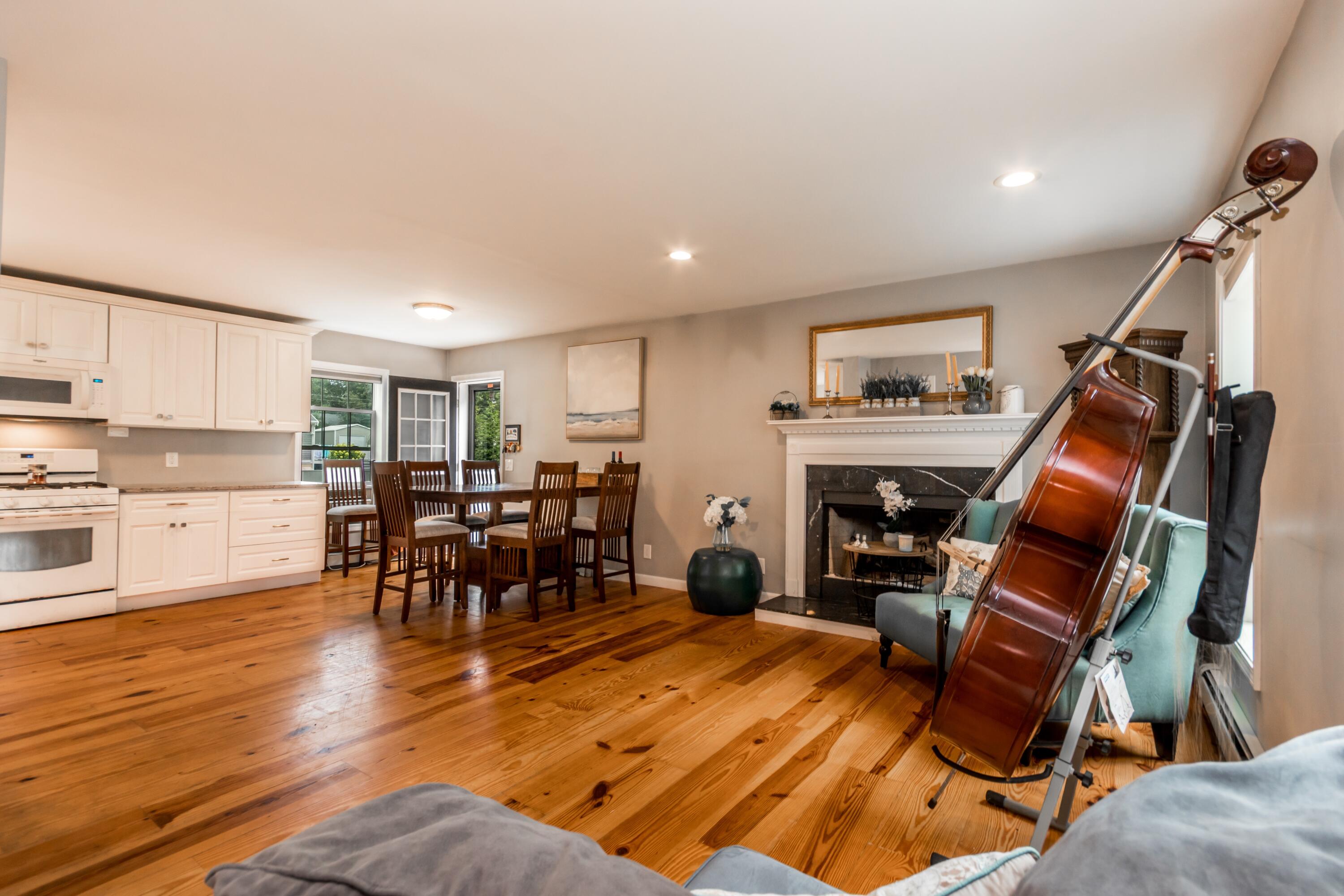 8 Hampden Road Teaticket MA 02536