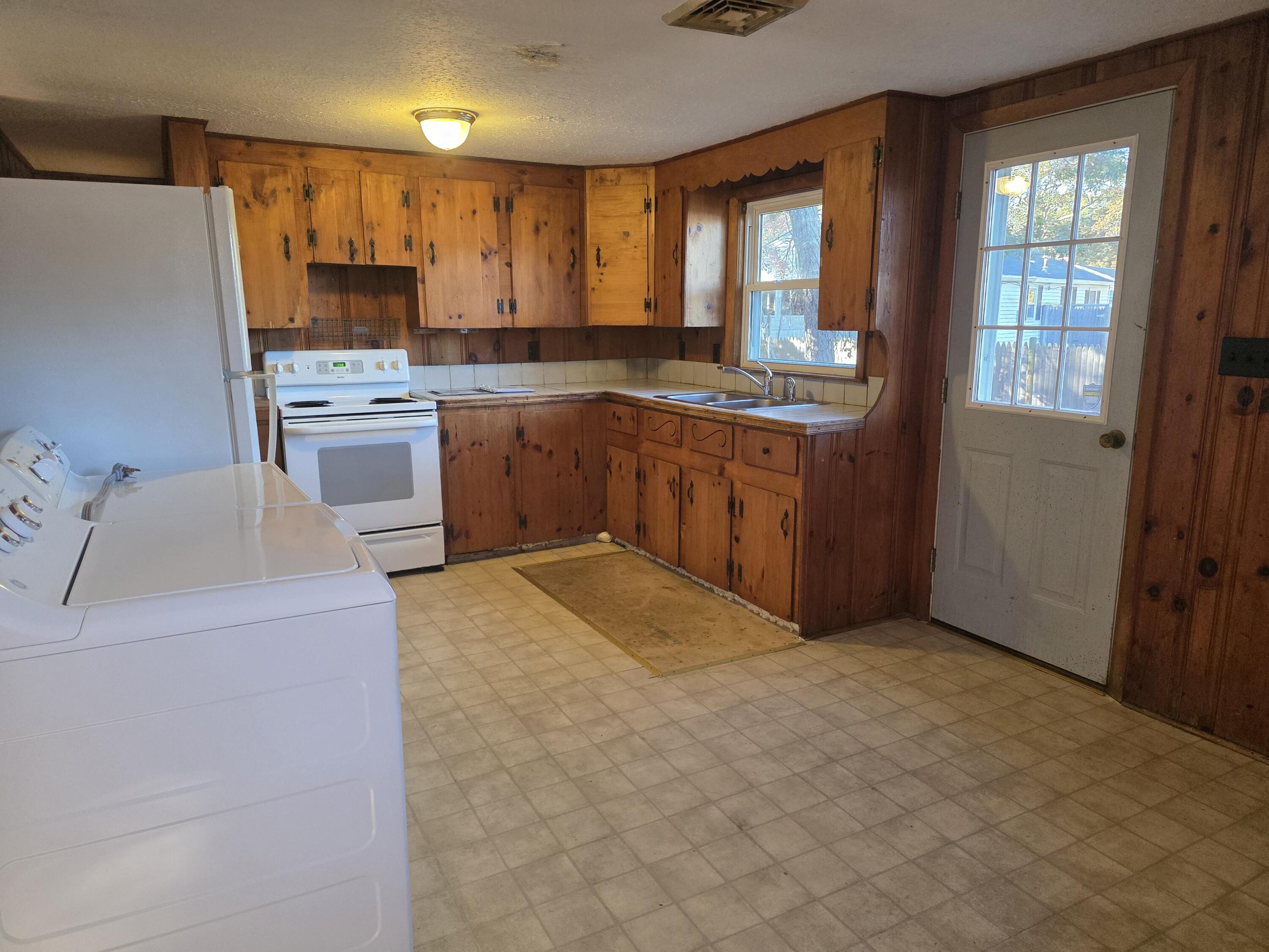 8 Holly Lane Yarmouth MA 02664