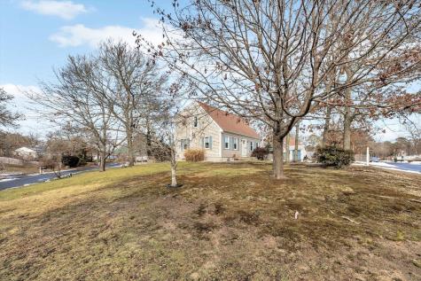 39 Papnomett Road Mashpee MA 02649