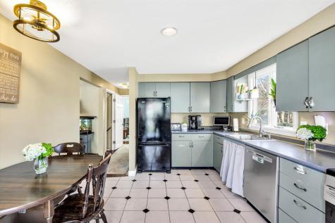 39 Papnomett Road Mashpee MA 02649