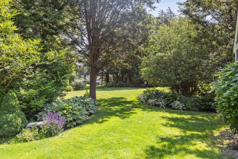 19 Willow Street Sandwich MA 02563