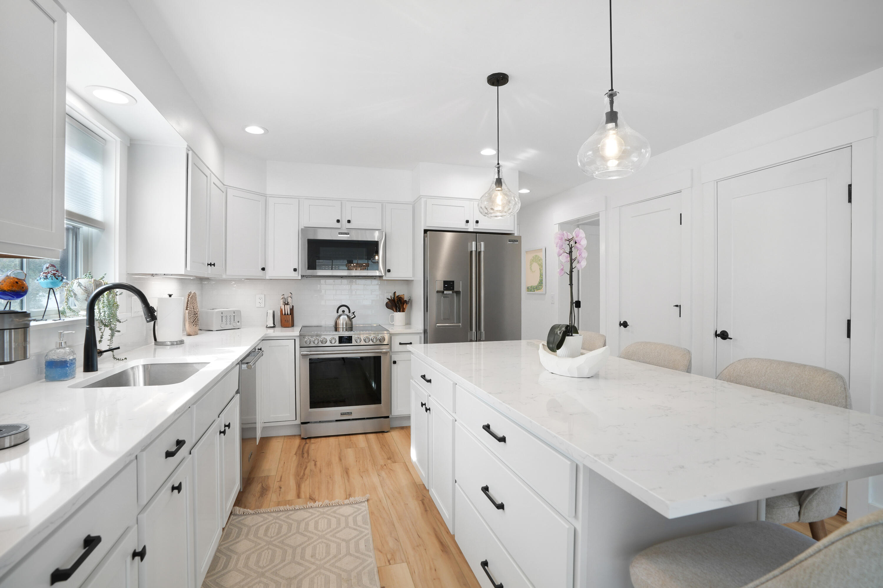 29 & 33 Lagoon Pond Road Vineyard Haven MA 02568